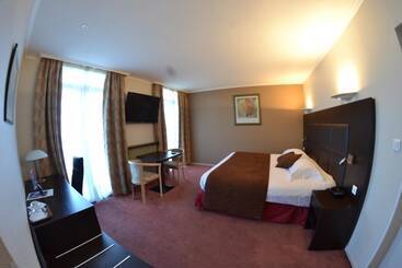 هتل Savoy Hôtel Evian