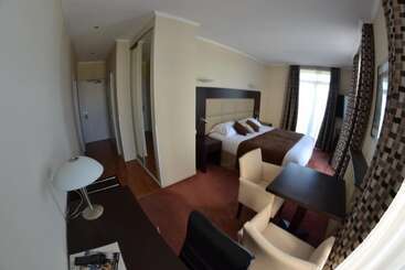 هتل Savoy Hôtel Evian