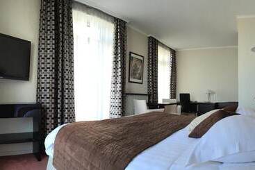 هتل Savoy Hôtel Evian