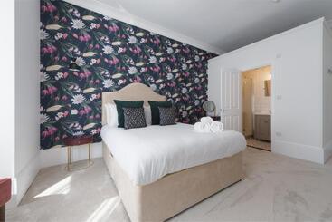 Somerset House Boutique Hotel And Restaurant