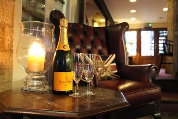 هتل The Golden Pheasant