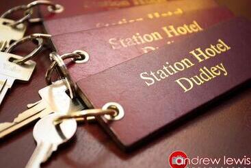 هتل The Station Apart