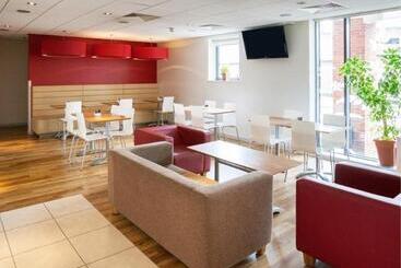 هتل Travelodge High Wycombe Central