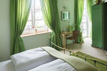 هتل Villa Zoe St Wendel