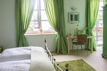 هتل Villa Zoe St Wendel