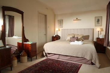 پانسیون Glade End Guest House