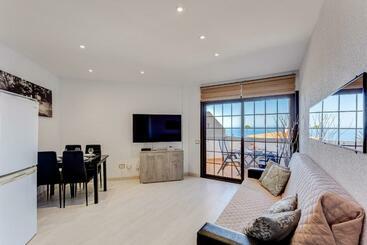 Wonderful Apartment With A Sea View, Wifi, Pool