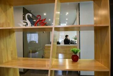 هتل 7days Premium Luoyang Peony Park Shanghai Market Branch