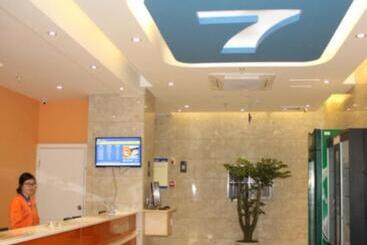 هتل 7 Days Inn Luzhou Longma Avenue District Government