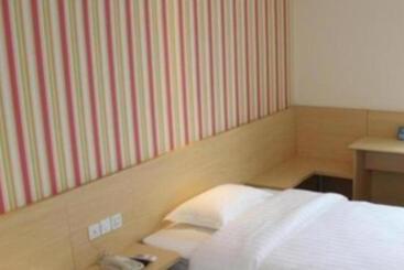 هتل 7 Days Inn Luzhou Longma Avenue District Government