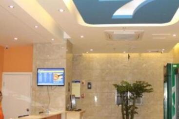 هتل 7 Days Inn Luzhou Longma Avenue District Government
