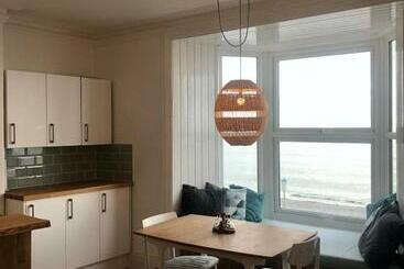 شقق خاصة سياحية Lovely Seafront 2 Bed Flat In Aberystwyth