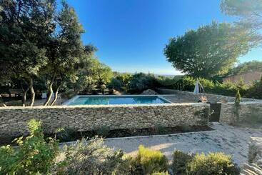 Le Jardin Sur La Colline
