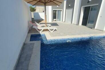 Villa De Luxe Avec Piscine Sans Vis à Vis Midoun