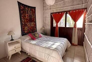 تختخواب و صبحانه Eco Hostel Lo De Lola