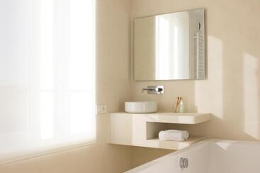 هتل ô Plum Art Chambres De Caractère