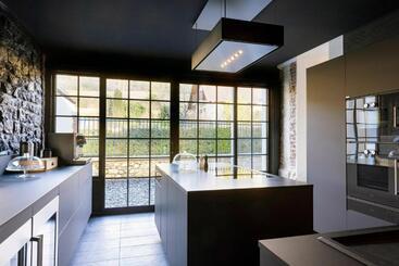 هتل ô Plum Art Chambres De Caractère