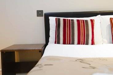 Lovely 2 Bed Apartment In London