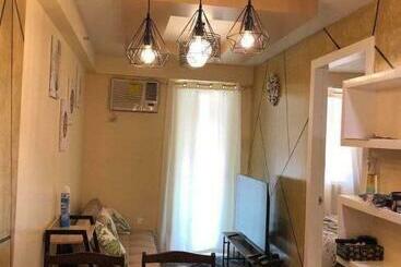 پانسیون Arezzo Place Condominium By Lord Residences