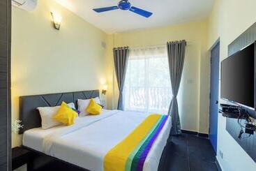 Blue Door Hotel Morjim