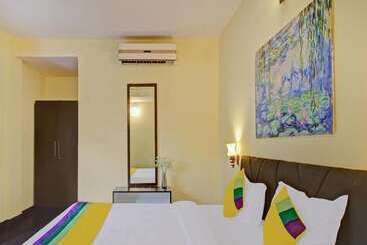 Blue Door Hotel Morjim