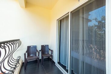 Blue Door Hotel Morjim