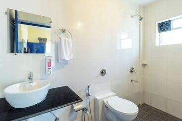 Blue Door Hotel Morjim