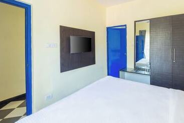 Blue Door Hotel Morjim