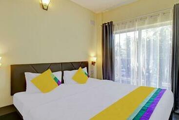 Blue Door Hotel Morjim