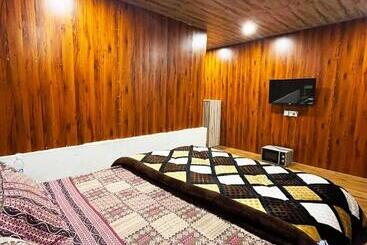 בית מלון כפרי O Royal Tree Cafe And Resort