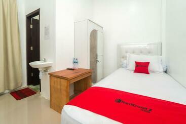 هتل Reddoorz Syariah Near Pelabuhan Ulee Lheue Banda Aceh