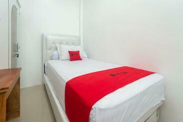 هتل Reddoorz Syariah Near Pelabuhan Ulee Lheue Banda Aceh