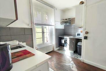 Number 22   Le Dorat   Apartment One With Garden & Free Parking