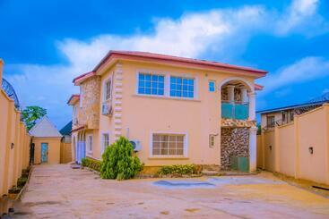 Bbd Hotel And Suites