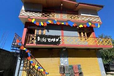 住宿加早餐  Pine Tower Inn