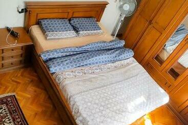 تختخواب و صبحانه Room With Sea View, Right In The Center