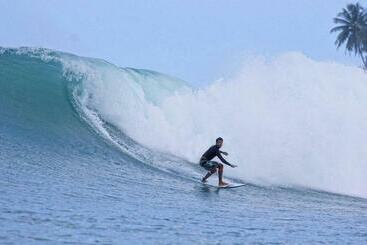 هتل Barriga Feliz Surf Camp