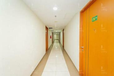 هتل Redliving Apartemen Green Lake View Ciputat Syafa Property Tower E