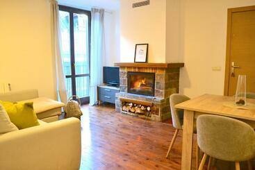 ツーリストアパートメント Modern Apartament De Muntanya Amb Llar De Foc By Rural D àneu