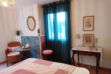تختخواب و صبحانه Chez Lili