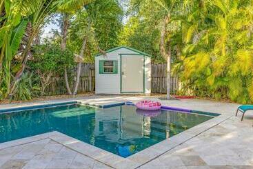 Beachside Bliss Lush Private Pool, Bbq, King Bed