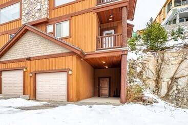 Trapper S Lodge   4 Bd Wgreat View, Private Hot Tub