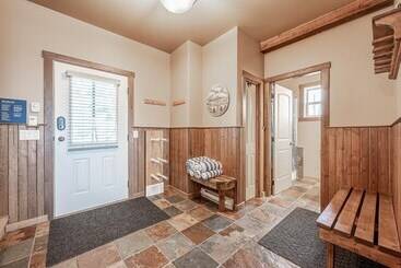 Trapper S Lodge   4 Bd Wgreat View, Private Hot Tub