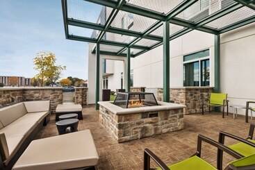 هتل Springhill Suites By Marriott Camp Hill