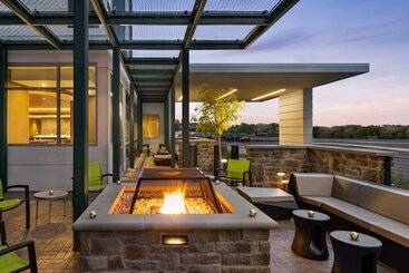 هتل Springhill Suites By Marriott Camp Hill