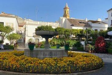 New 3 Bed Apartment Estepona Town With Pool