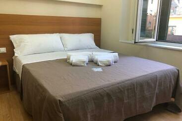پانسیون Le Affacciate Bruzie Home 2 Guest House