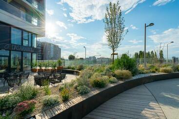 Vienna Residence, Marina Tower   Danube