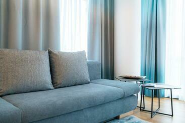 Vienna Residence, Marina Tower   Danube