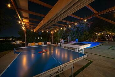 Heated Pool In A Precious House Close To Zoo Parks And Arts
